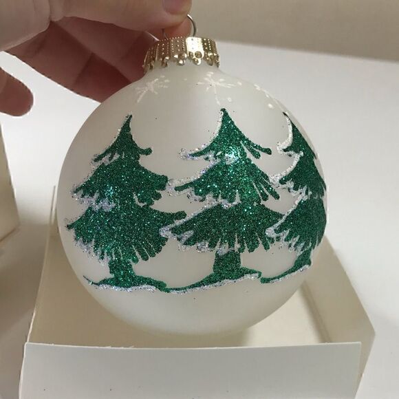 CHRISTMAS ORNAMENT BALL EUC - Picture 1 of 6